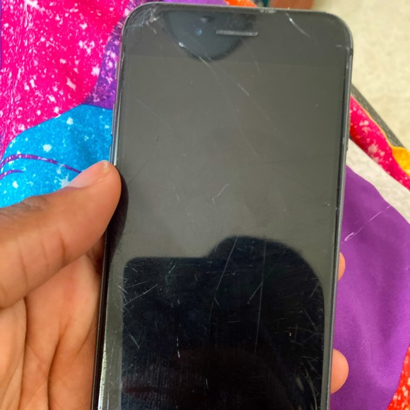 This phone goes to the apple sign then the computer plug in sign who wants it